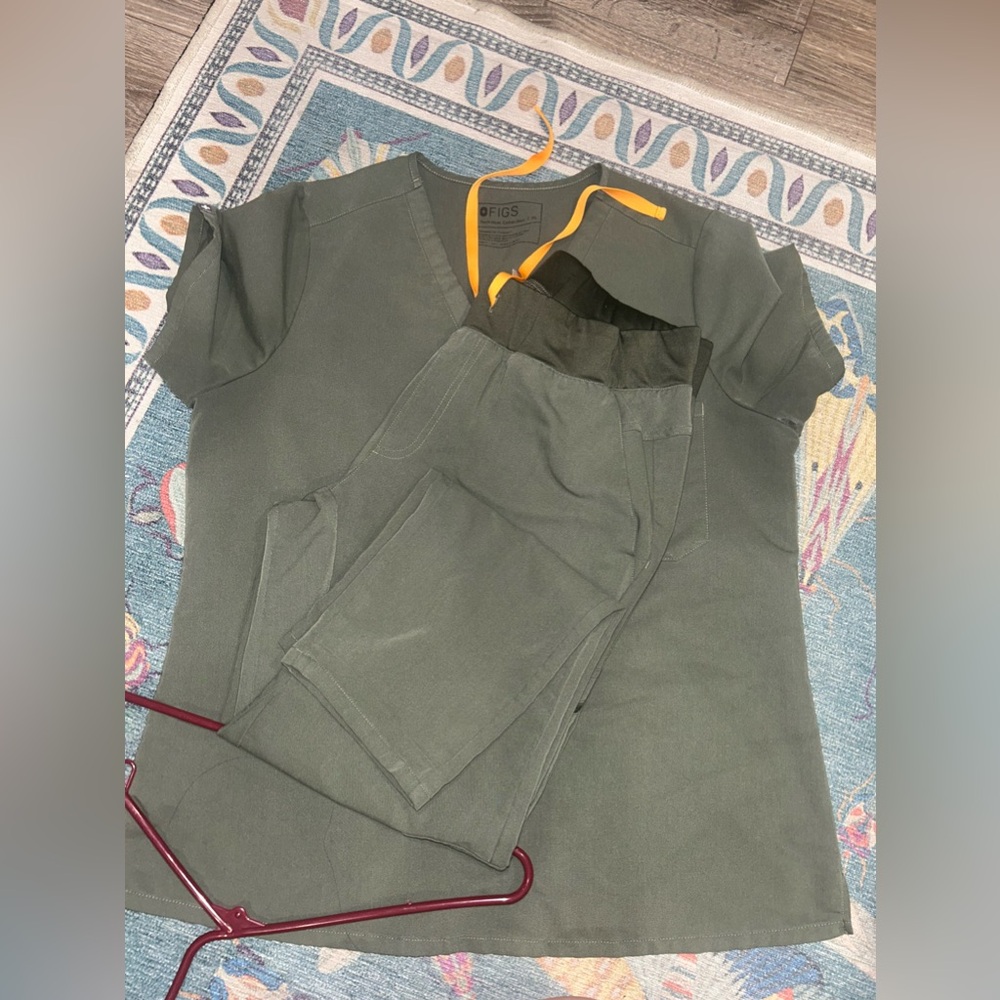 Figs Olive Green Scrub Set